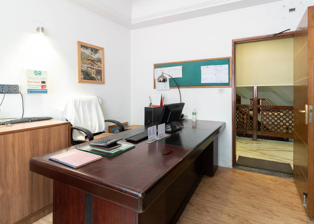 Marcopolo Business Hotel Катманду Экстерьер фото