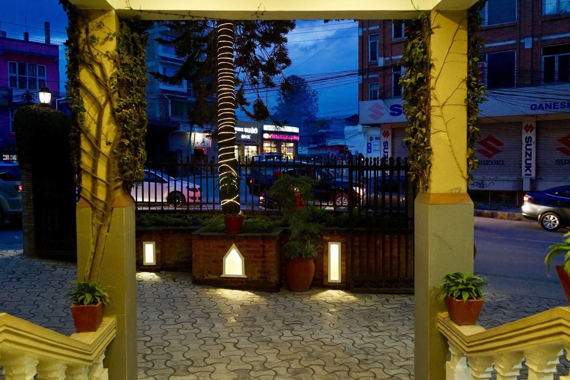 Marcopolo Business Hotel Катманду Экстерьер фото