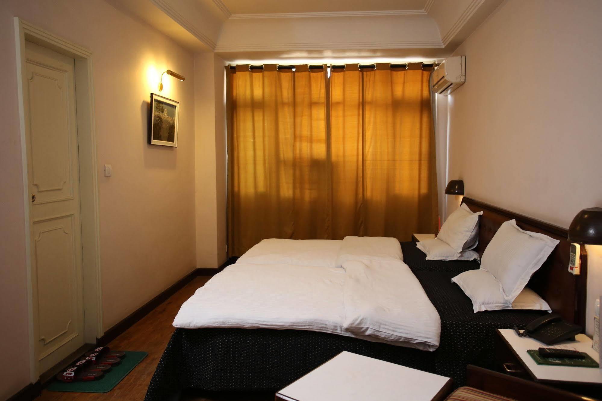 Marcopolo Business Hotel Катманду Экстерьер фото