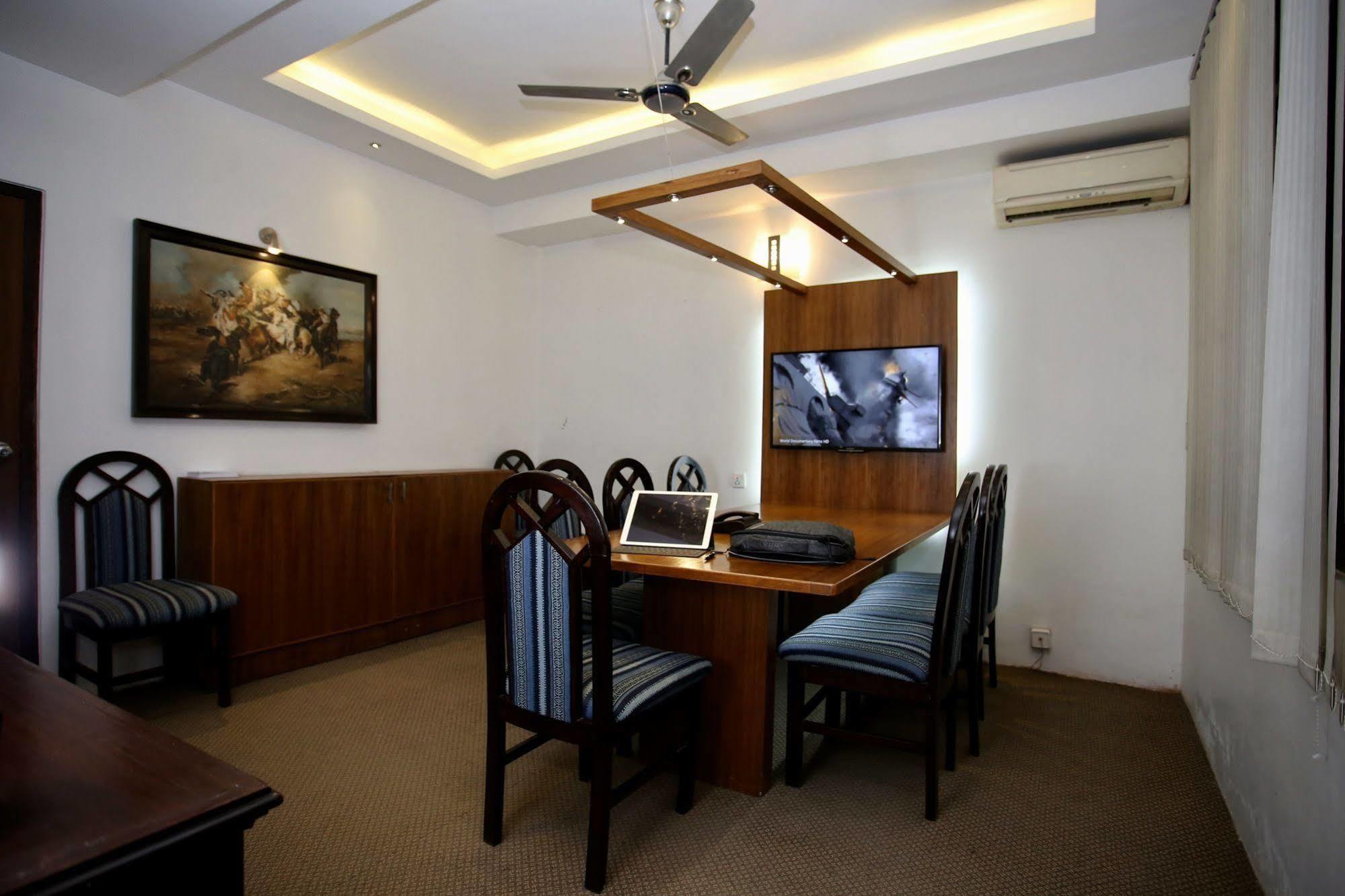 Marcopolo Business Hotel Катманду Экстерьер фото