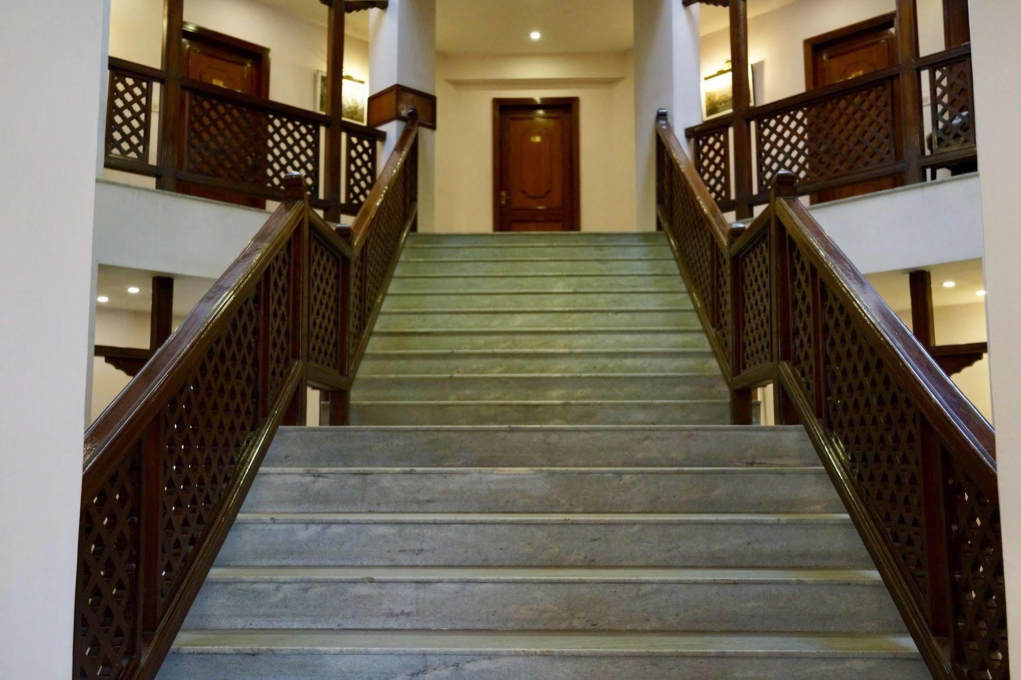 Marcopolo Business Hotel Катманду Экстерьер фото